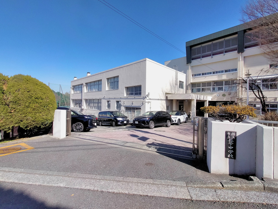 横浜市立笹下中学校まで　約1000ｍ