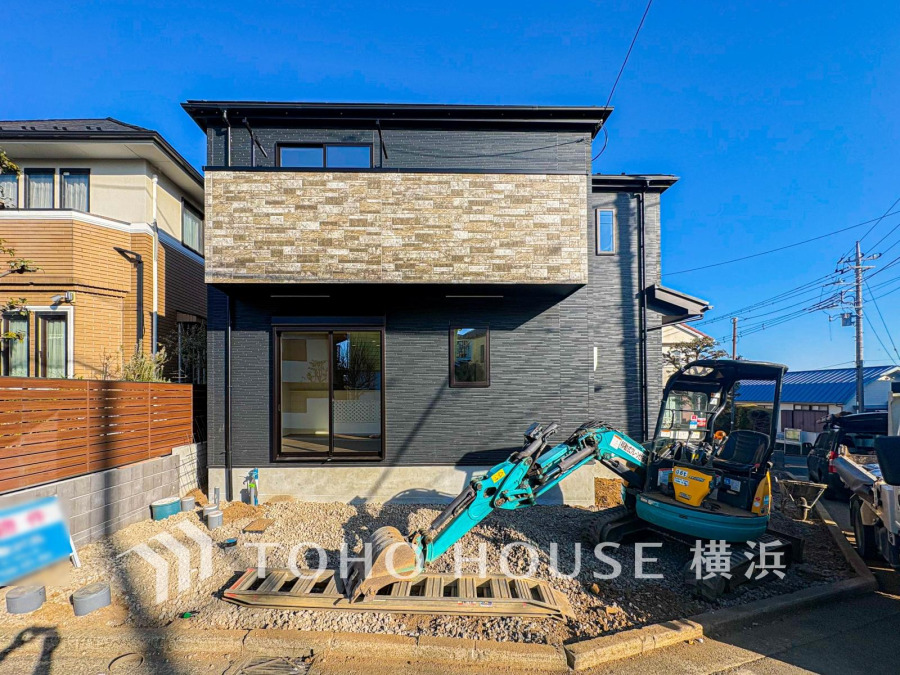 表現された空間は豊かな光と風を纏い、暮らしの時間を豊かにしてくれます。デザインされた空間と競い合うかのような充実した建物設備も家族の時間を彩ってくれることでしょう。（2026年1月撮影）