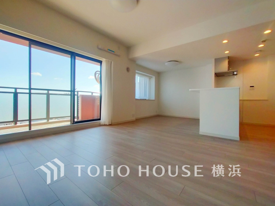 太陽の恵みを受けた明るい空間。吹きぬける風を感じながら爽やかで風通しの良い暮らしが叶います。
