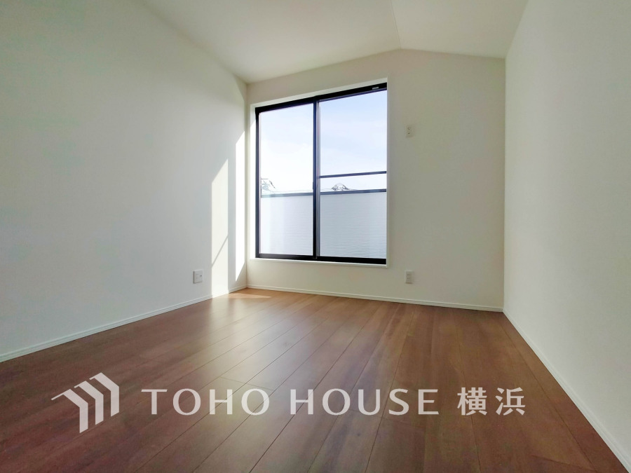 家族一人ひとりの大切なプライベート空間。趣味・感性で個性的に飾って頂けるようシンプルに仕上げてあります。自分時間を充実させながら心豊かなひとときを過ごすための大切な空間。