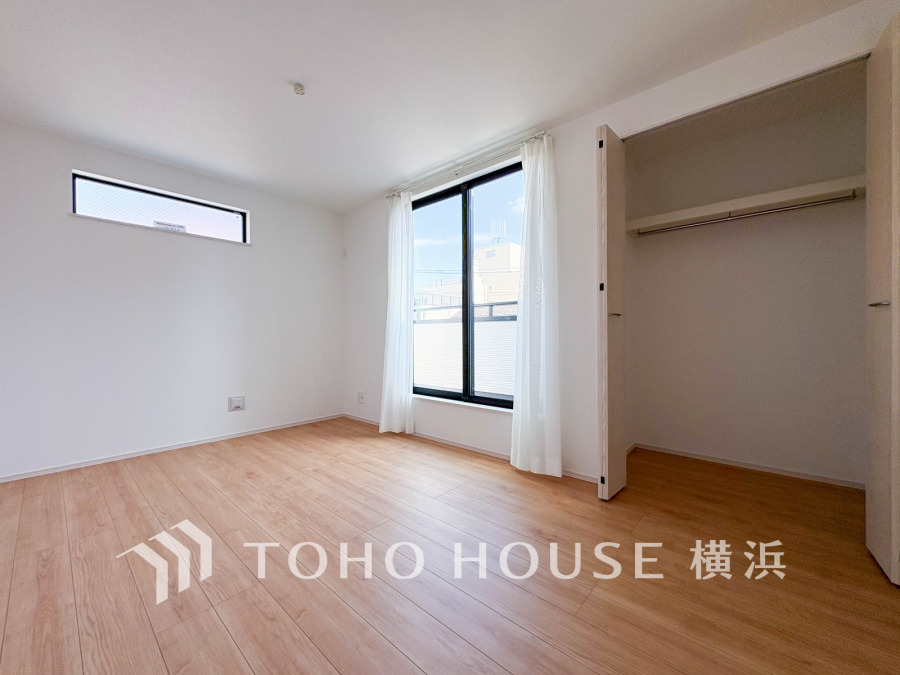 家族一人ひとりの大切なプライベート空間。趣味・感性で個性的に飾って頂けるようシンプルに仕上げてあります。自分時間を充実させながら心豊かなひとときを過ごすための大切な空間。