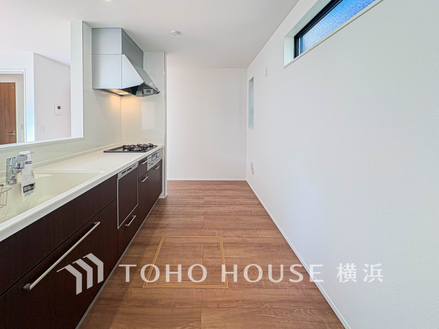 スタイリッシュな対面キッチンを採用。リビングにいるご家族との会話を楽しみながらお料理ができます。
