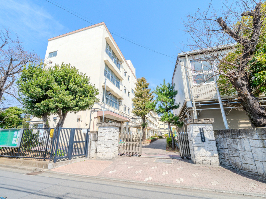 横浜市立上菅田中学校　約700ｍ