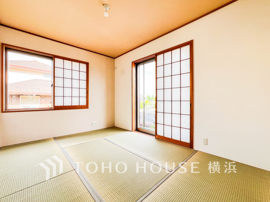 和の空間はあるだけでホッと落ち着ける場所になります。優しい感触の畳の上で寛いだり、お子様と遊んだり、客間としても重宝する居心地の良い空間。