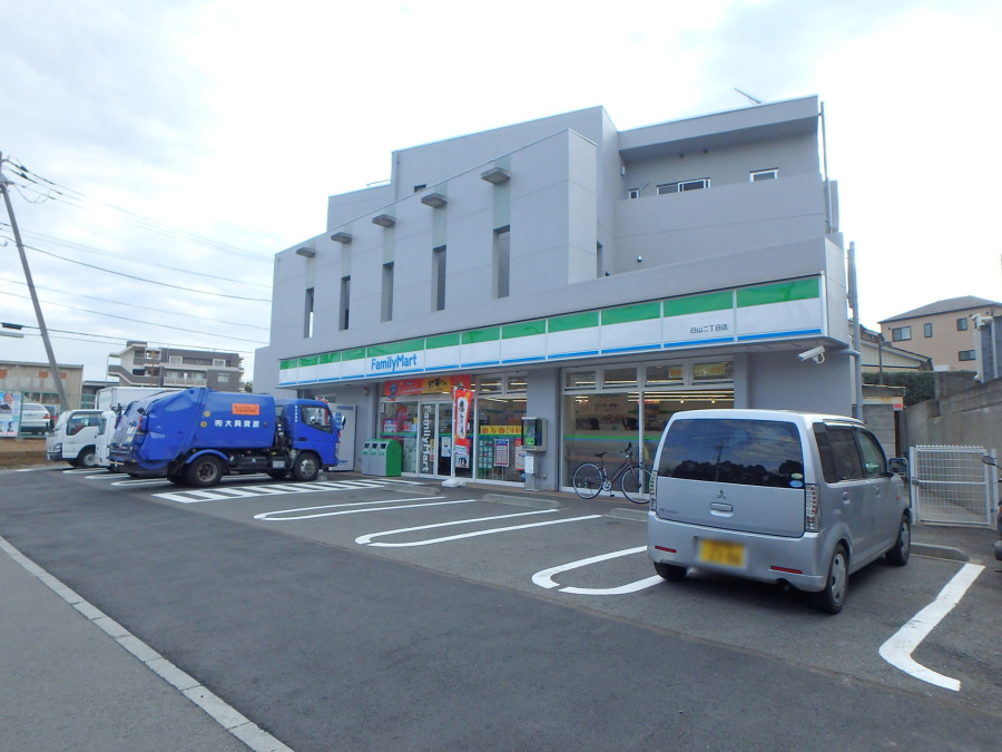 ファミリーマート 白山二丁目店　約800ｍ