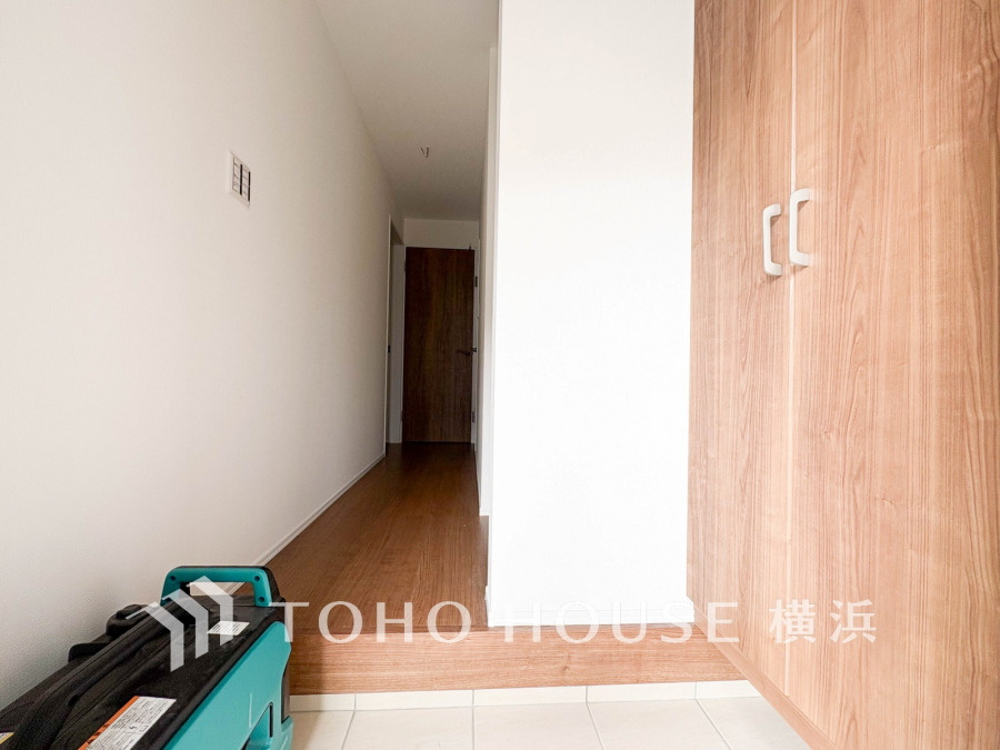 居住者の帰り、訪れる方を優しく迎え、やすらぎに満ちた生活空間を予感させる。健やかな暮らしを楽しめそう。