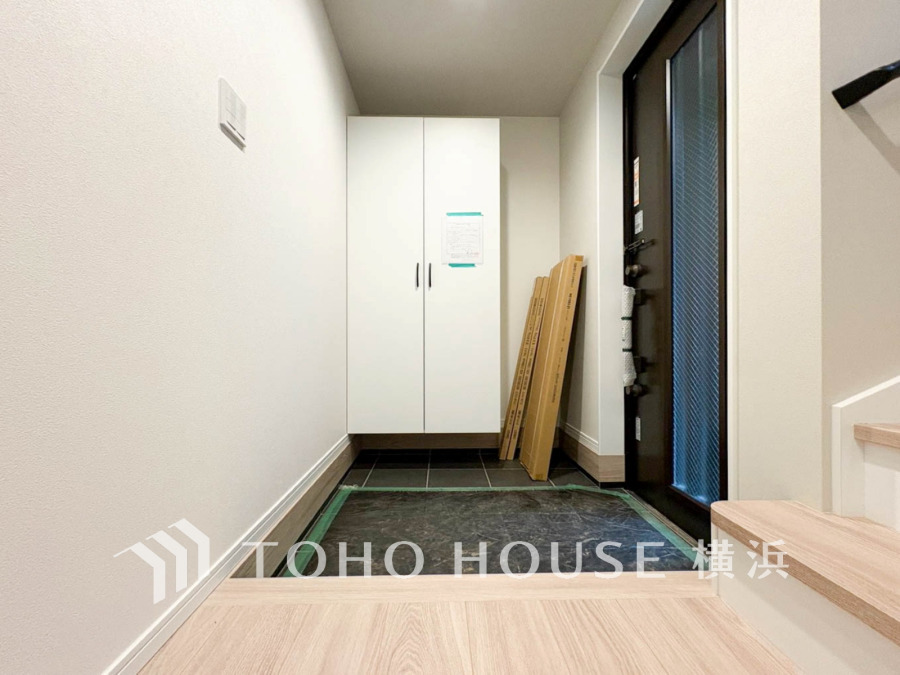居住者の帰り、訪れる方を優しく迎え、やすらぎに満ちた生活空間を予感させる。健やかな暮らしを楽しめそう。