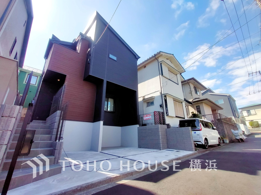 住む人を映し出す洗練された佇まいは、いつまでも輝き続けながらいつしか街の風景に溶け込んでいきます。