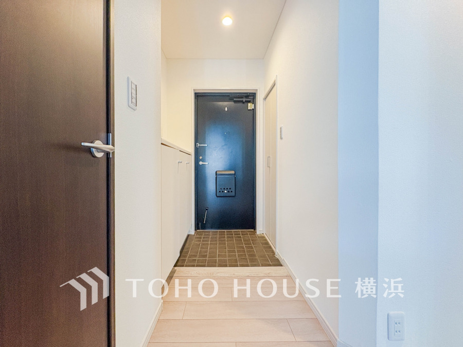 居住者の帰り、訪れる方を優しく迎える・安らぎに満ちた生活空間を予感させる。健やかな暮らしを楽しめそう。