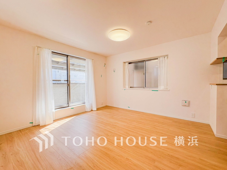 太陽の恵みを受けた明るい空間。吹きぬける風を感じながら爽やかで風通しの良い暮らしが叶います。
