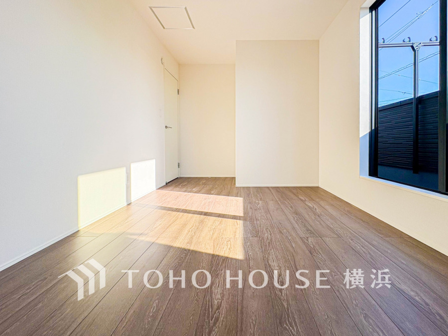 採光もアクセントの一つとして。プライベートルームにはやさしい光が射し込んでいて、この明るい好みの空間で読書をしたり、音楽を聞いたりと一人の時間も充実したものにできます。