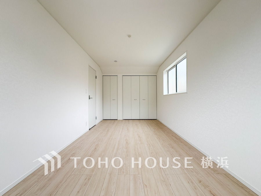 広々9帖の主寝室には大容量の収納を完備。自分時間を充実させながら心豊かなひとときを過ごすための大切な空間です。
