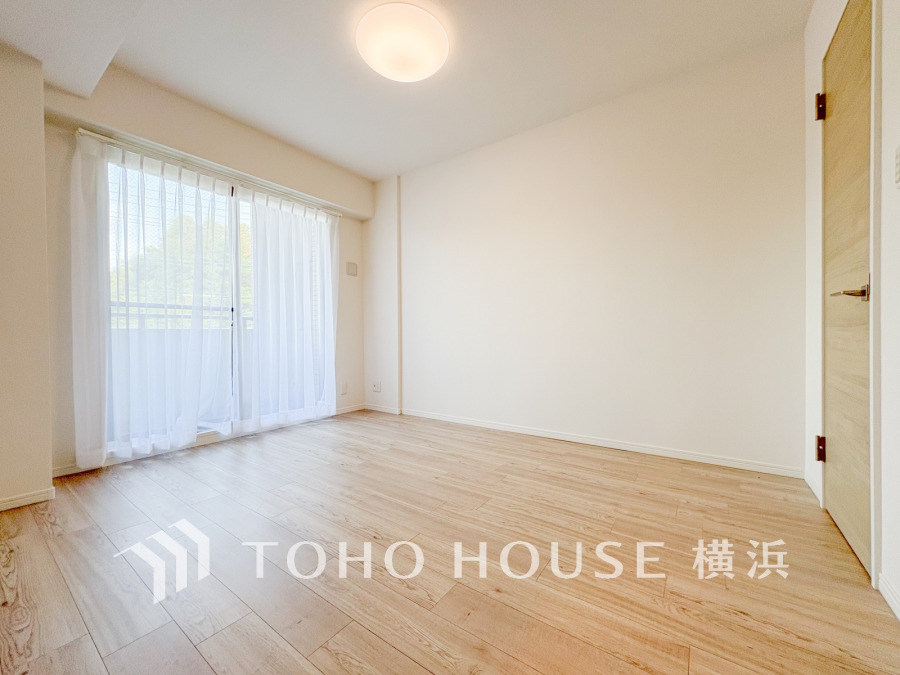 快適に過ごす条件は、一人ひとり違います。飾リ過ぎないシンプルな内装と偏り過ぎないデザインで統一しております。居住していく中でオーナー様だけの【マイホーム】に創り上げて下さい。