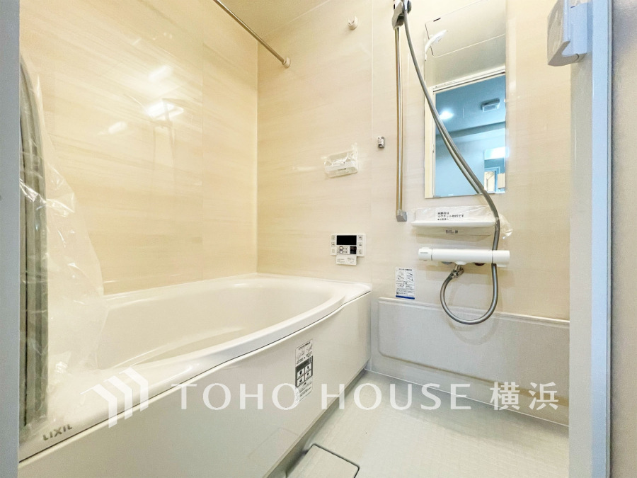 心地よいリラックスを叶える清潔感溢れる美しい空間。快適で機能的なバスルームです。
