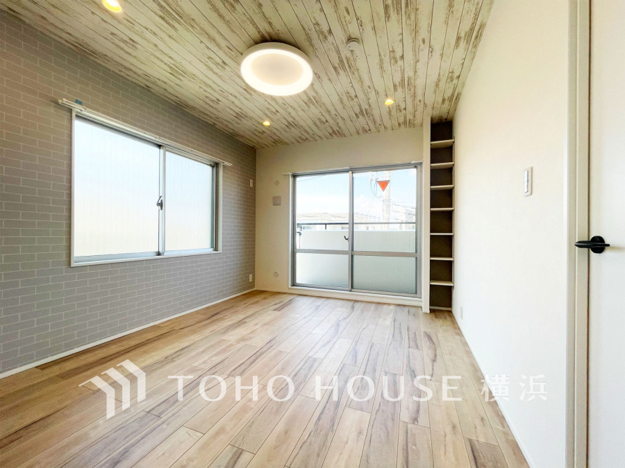 豊かな陽光が注ぎ込む明るい空間。開放感と居住性を満たしてくれる間取り設計。
