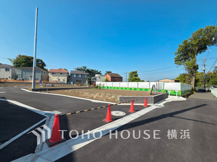 忙しく過ぎゆく日常を置き去るほど、ゆったりした時間が流れる住環境。『快適』は「家」と「街」と「環境」が調和した時に訪れるのだと改めて感じさせてくれます。（2026年5月撮影）