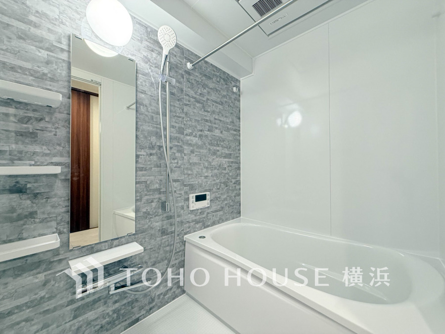 掃除のしやすさ・収納の便利さなど、おふろを使う人、お手入れする人、みんなにとっての「しあわせ性能」を追求したバスルームを採用いたしました。