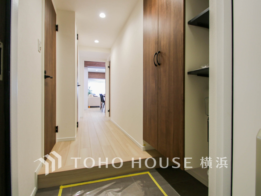 居住者の帰り、訪れる方を優しく迎える・安らぎに満ちた生活空間を予感させる。健やかな暮らしを楽しめそう