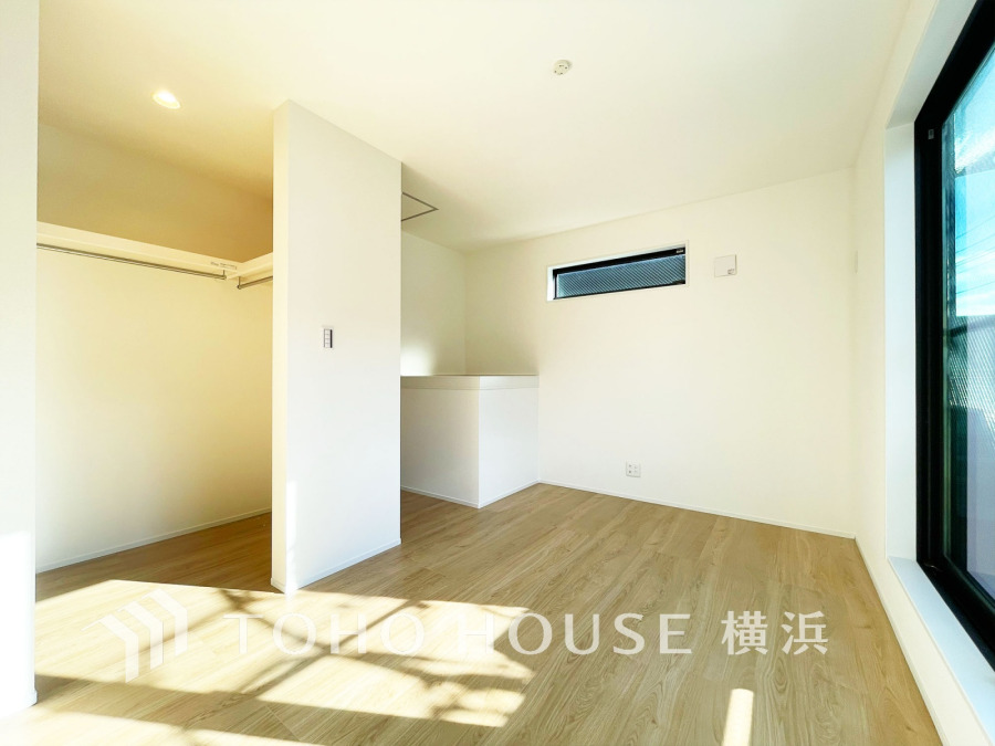 1日の疲れを癒し、心地よく寛げるようゆったりとした広さを確保しています。プライベートタイムをより優雅に穏やかに…。落ち着いた雰囲気を紡ぎます。