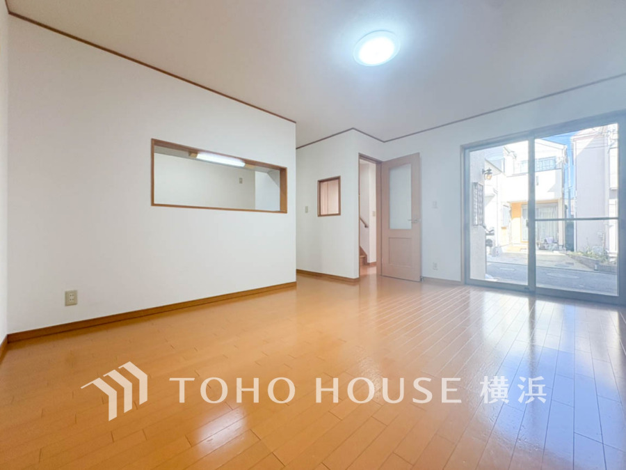 開放的な広さ3面採光がもたらす、光溢れ豊かな居住空間はこの住まいのクオリティを感じさせてくれます。豊かな時間が流れるこの場所に暮す喜び