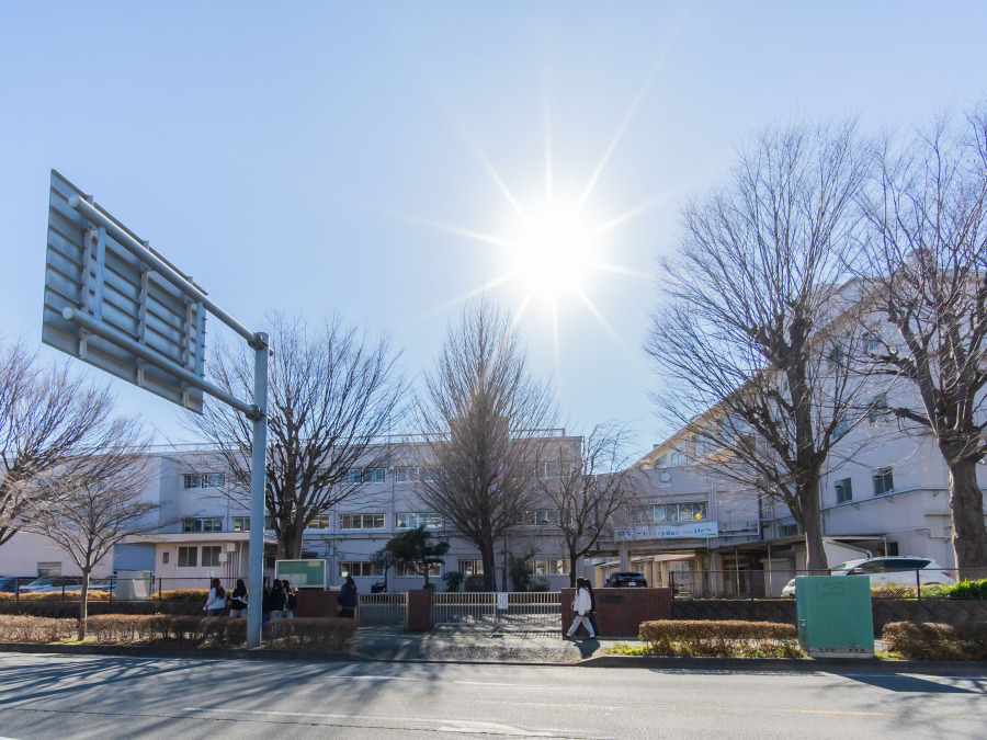 横浜市立瀬谷中学校　約700ｍ