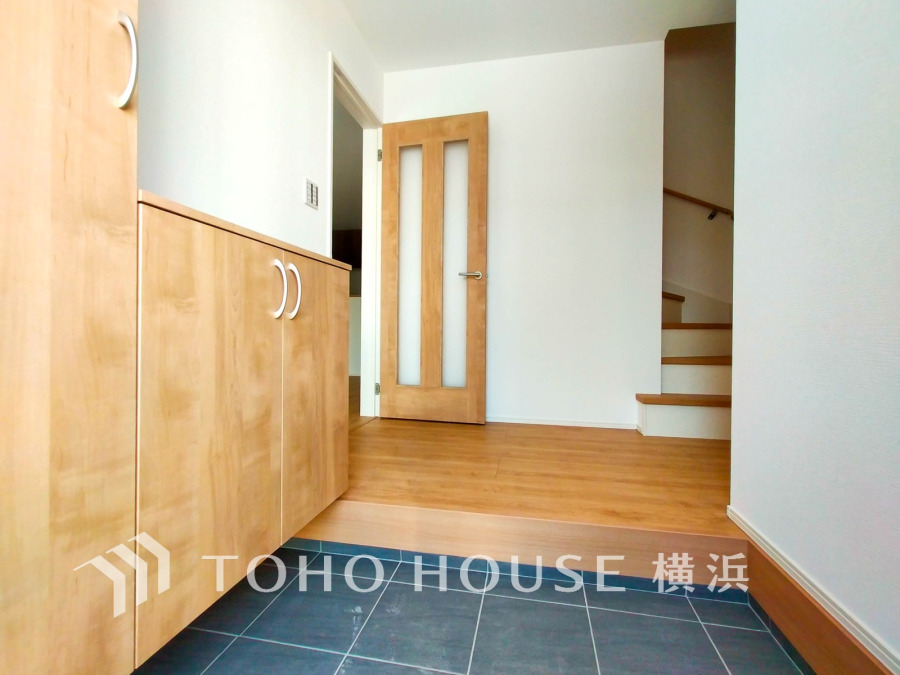 ご家族の帰り、訪れる方を優しく迎え、やすらぎに満ちた生活空間を予感させる。健やかな暮らしを楽しめそう。