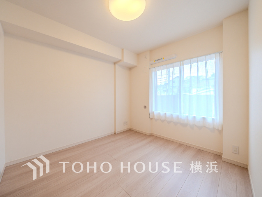 過ぎ行く時間をゆったりと感じることができる落ちついたプライベートルーム。リビングで楽しく過ごした後はゆっくり寛ぎの時間を満喫できます。静かな環境でリラックスタイムを愉しんで。