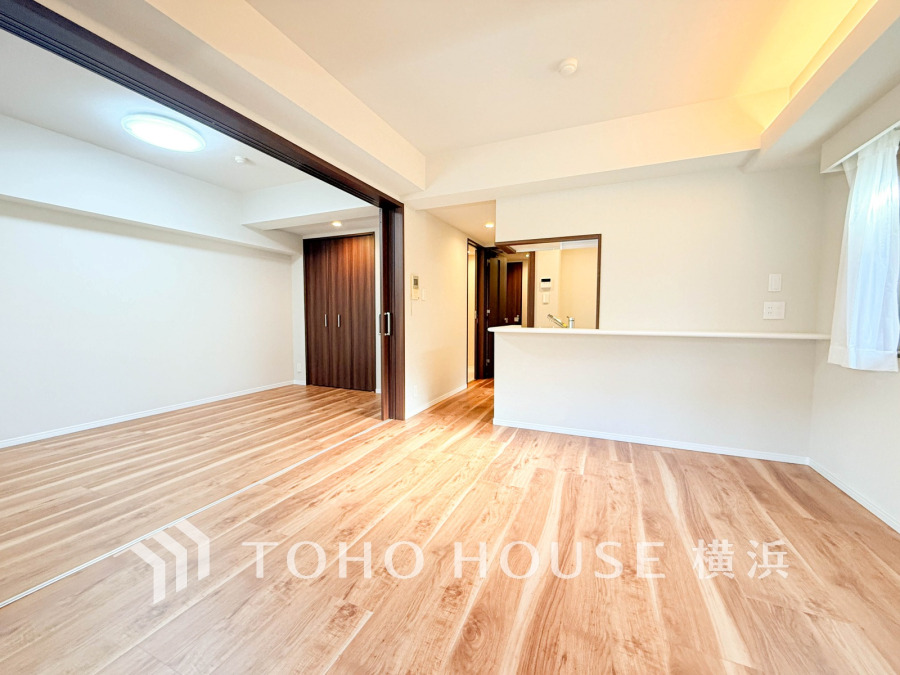 家族と過ごすひと時を溢れる光が優しく包み込むリビングダイニング。家族とともに、心穏やかに過ごすひととき。家族との時間、自分の時間を大切にできる空間がここにあります。