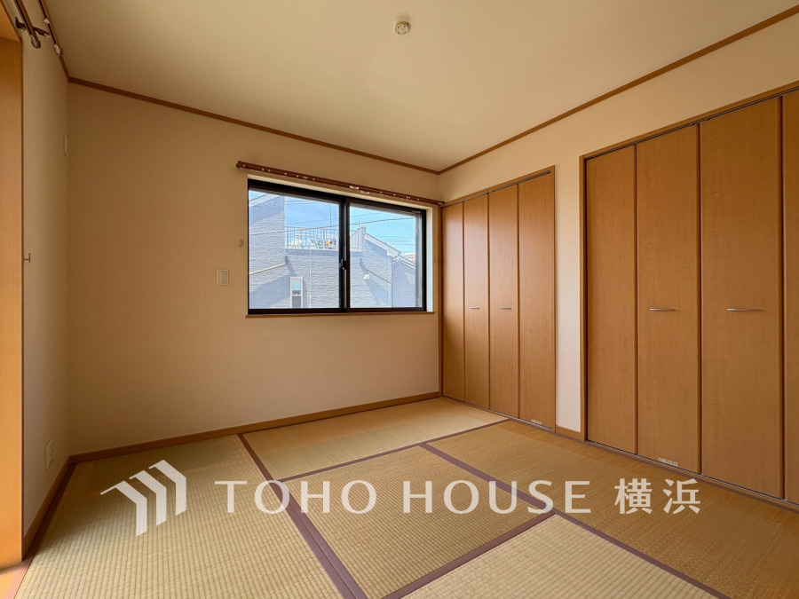 和室は有るだけでも落ち着く空間ですが、 「家族団らん」 「来客時の客間」「赤ちゃんのお昼寝」等々多目的なスペースとして活用出来る便利な空間です。