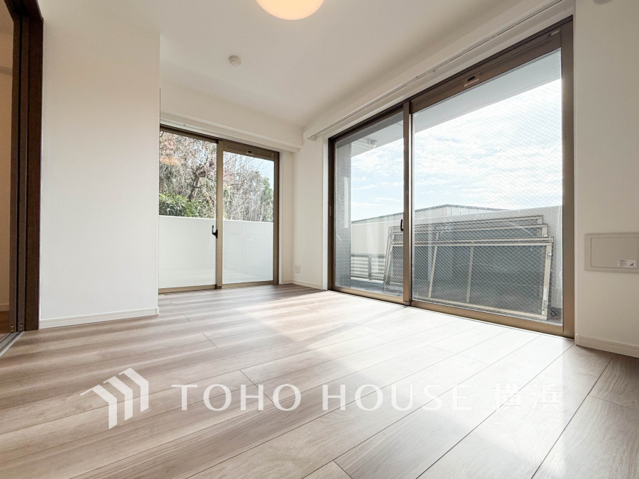 家族みんなが爽やかに健やかに過ごせるように、溢れる光をたっぷり取り込んだリビングダイニング。集いの場、憩いの場としての快適性を求めたやすらぎの空間です。