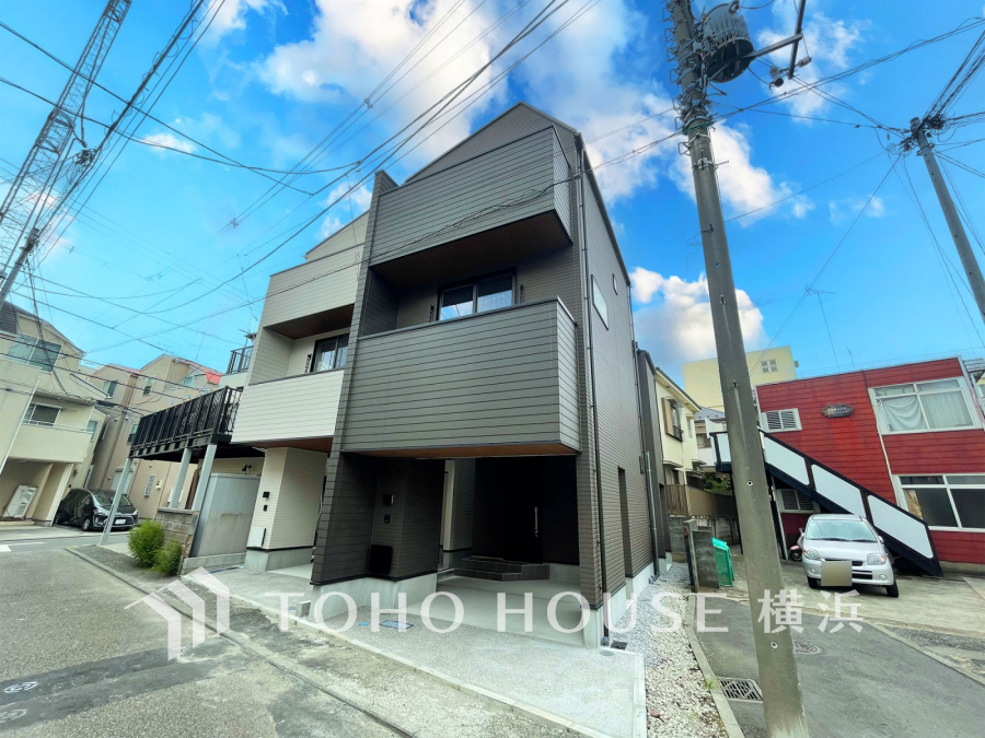 住む人を映し出す洗練された佇まいは、いつまでも輝き続けながらいつしか街の風景に溶け込んでいきます。