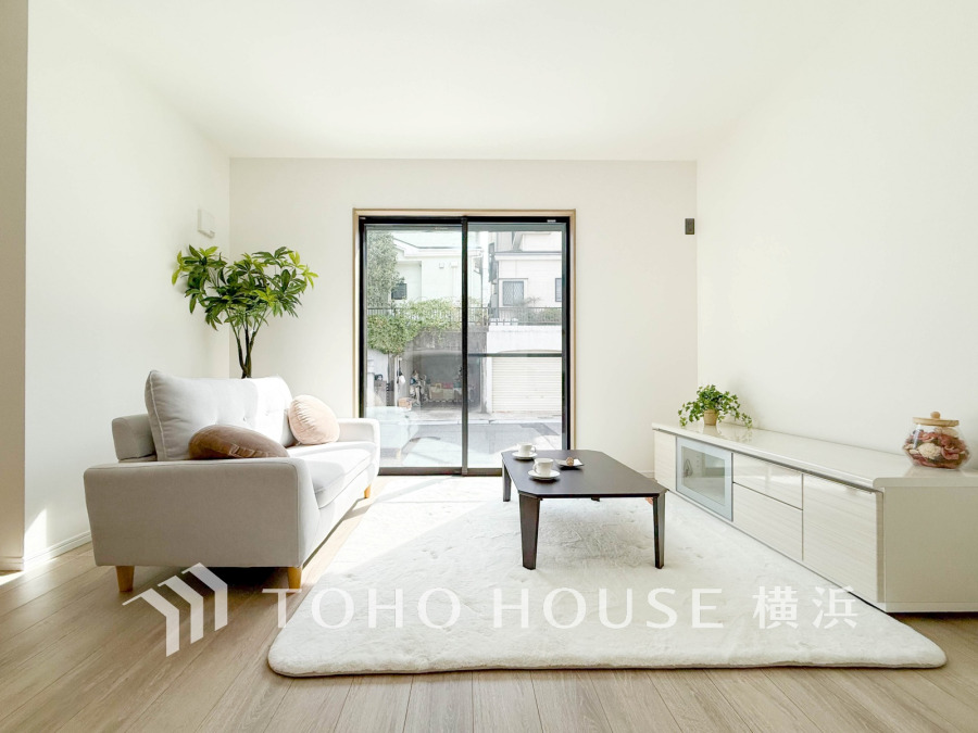 穏やかな時間の流れを楽しみ、寛ぎと笑顔が溢れるリビング。