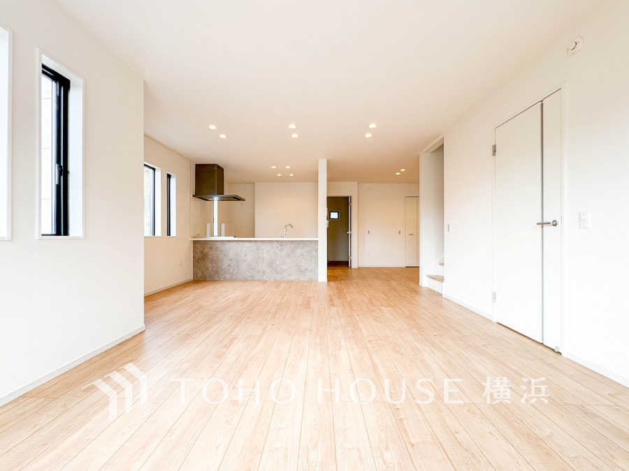 家族みんなが爽やかに健やかに過ごせるように、溢れる光をたっぷり取り込んだリビングダイニング。集いの場、憩いの場としての快適性を求めたやすらぎの空間です。