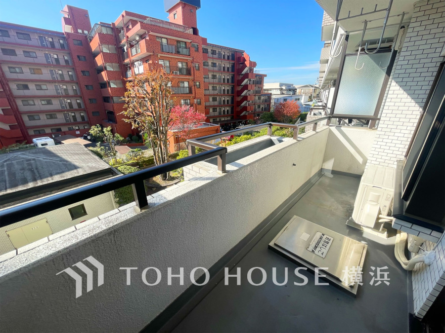 気持ちのいい空が見渡せるバルコニー。爽やかな風を感じて、心躍る素敵な暮らしがはじまります。
