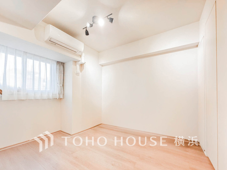 【2026年2月撮影】家族一人ひとりの大切なプライベート空間。趣味・感性で個性的に飾って頂けるようシンプルに仕上げてあります。自分時間を充実させながら心豊かなひとときを過ごすための大切な空間。