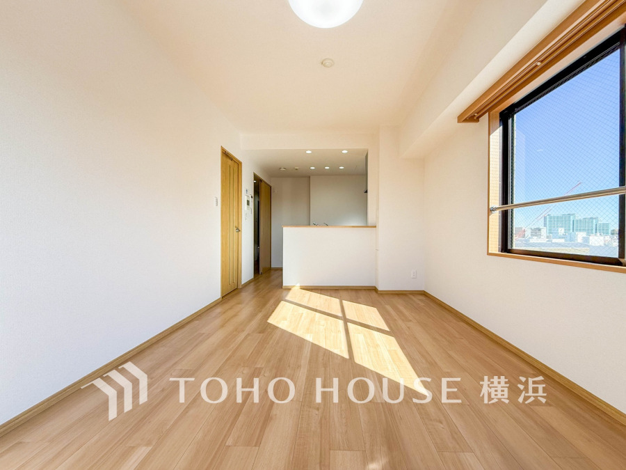 光と風が溢れる開放的なリビングダイニングには自然と家族みんなが集まってきます。明るく穏やかな空気の中で飲んだり、食べたり、笑ったり。