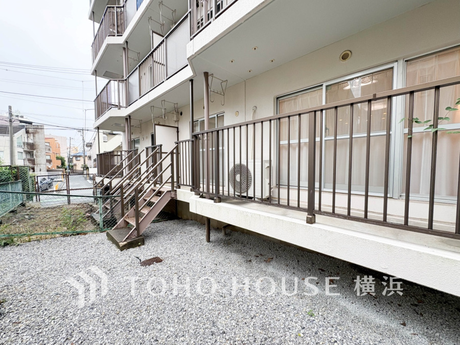 バルコニーと専用庭付きの1階のお住まい。多彩な使い方で夢が広がるプライベート空間です。