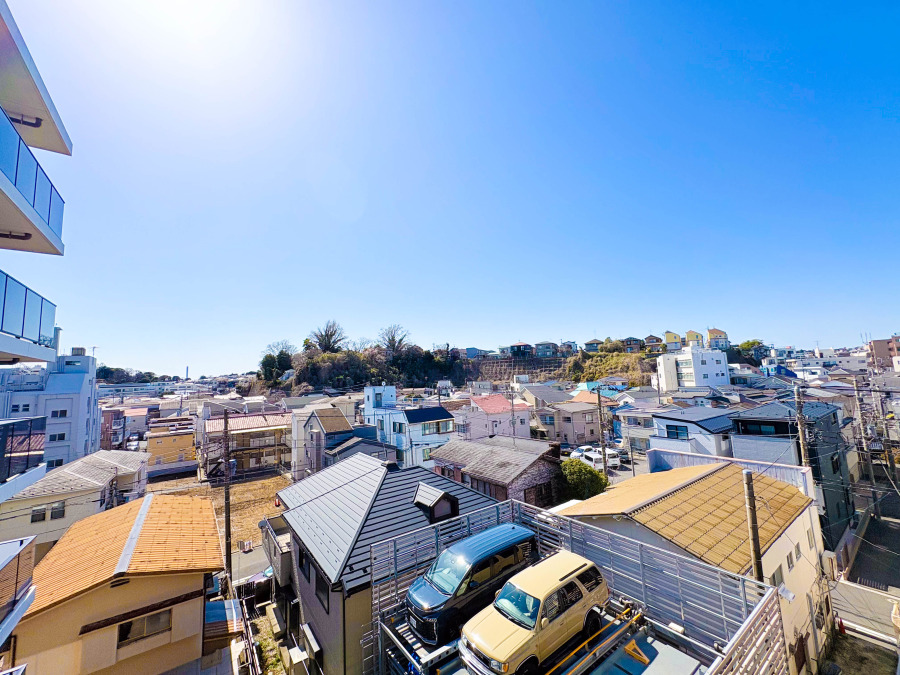 開放感があり、遮るものもなく気持ちのいい景色が広がります。お部屋にも爽やかな風と暖かく柔らかな日差しが差し込み、毎日の暮らしを豊かに彩ります。