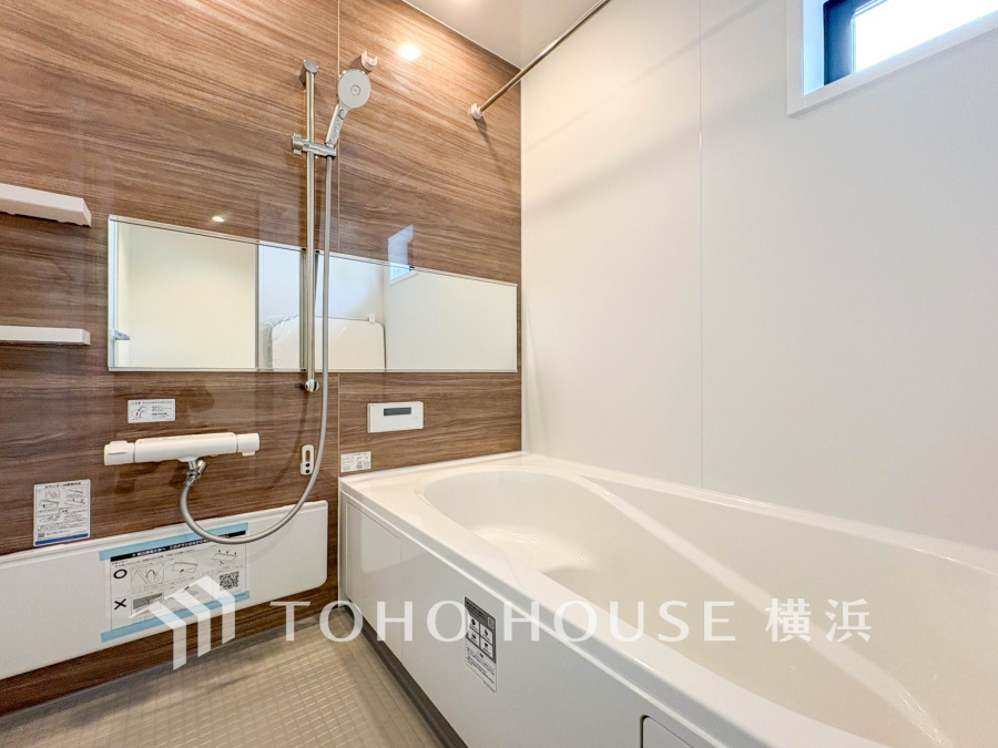 掃除のしやすさ・収納の便利さなど、おふろを使う人、お手入れする人、みんなにとっての「しあわせ性能」を追求したバスルームを採用いたしました。