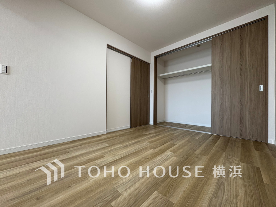 過ぎ行く時間をゆったりと感じることができる落ちついたプライベートルーム。リビングで楽しく過ごした後はゆっくり寛ぎの時間を満喫できます。静かな環境でリラックスタイムを愉しんで。。