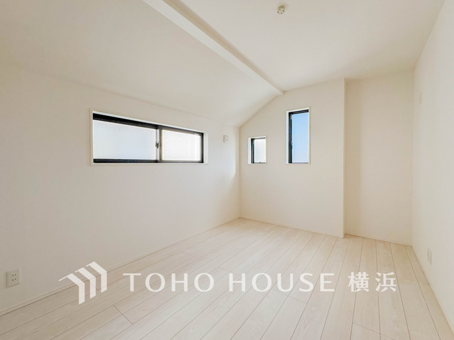 採光もアクセントの一つとして。プライベートルームにはやさしい光が射し込んでいて、この明るい好みの空間で読書をしたり、音楽を聞いたりと一人の時間も充実したものにできます。