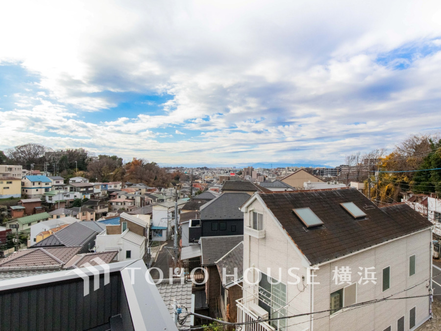 この開放感ある眺望と共に閑静な住宅街の季節感を演出する四季折々の変化を楽しめる心地よい場所となることでしょう