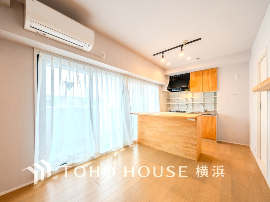 たくさんの想いが美しいカタチに彩られた時、そこにはひと時のくつろぎが生まれ、ゆっくりと愛着が育まれていきます。