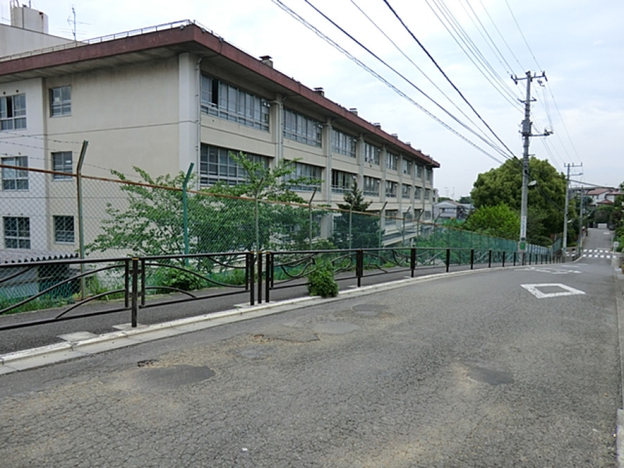 川崎市立宮前平小学校…約450ｍ
