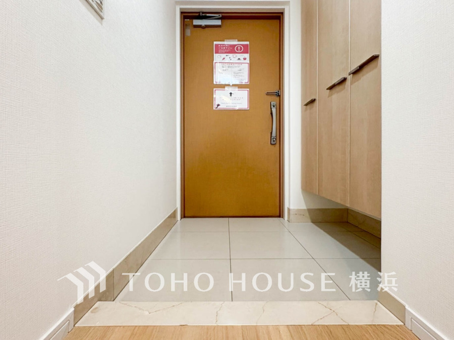 清潔感溢れる玄関がお出迎えする本邸宅の物語は、ここから始まる日常を期待させます。この場所には「希望」と「優越」で包み込んでくれる「特別」な空間があります。