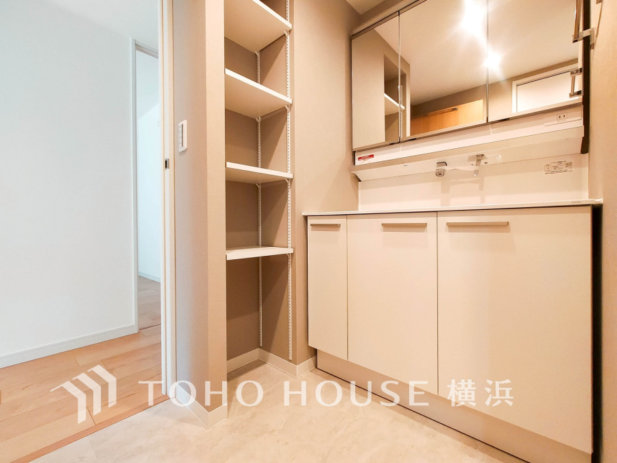 一日の始まりと終わりを心地よく演出してくれる、多彩な機能が備えられたパウダールーム。心地よいリフレッシュ空間です。