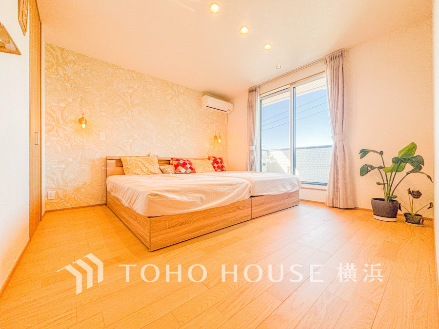 採光もアクセントの一つとして。プライベートルームにはやさしい光が射し込んでいて、この明るい好みの空間で読書をしたり、音楽を聞いたりと一人の時間も充実したものにできます。