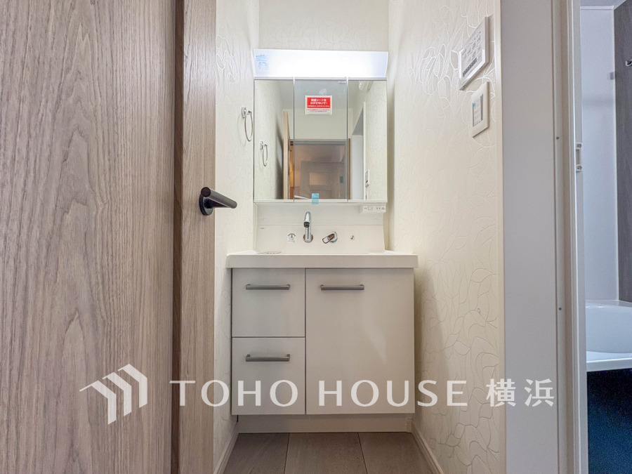 一日の始まりと終わりを心地よく演出してくれる、多彩な機能が備えられたパウダールーム。心地よいリフレッシュ空間です。