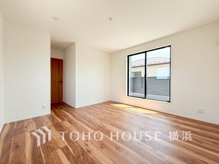 穏やかな寛ぎを届ける上質仕様のゆとりあるお部屋。自分時間を充実させながら心豊かにできるプライベート空間。