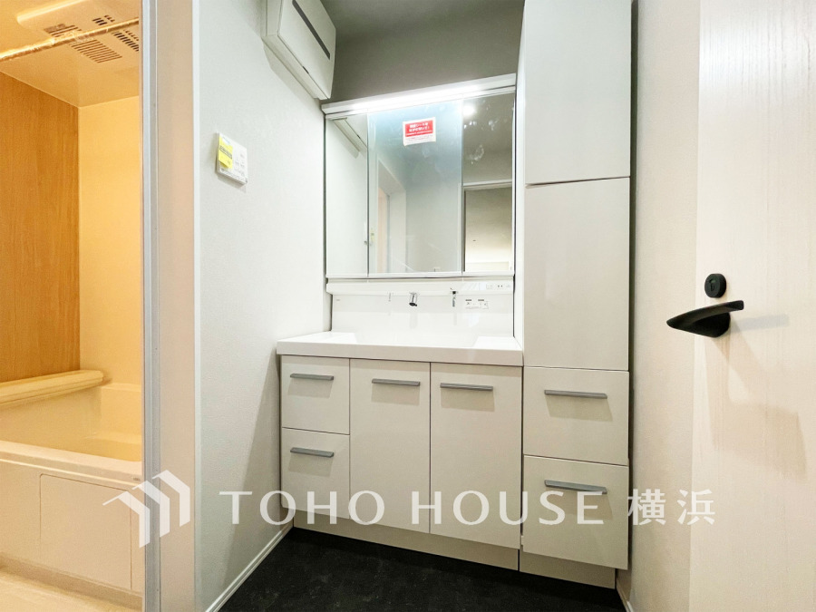 多彩な機能が備えられたパウダールーム。心地よいリフレッシュ空間です。